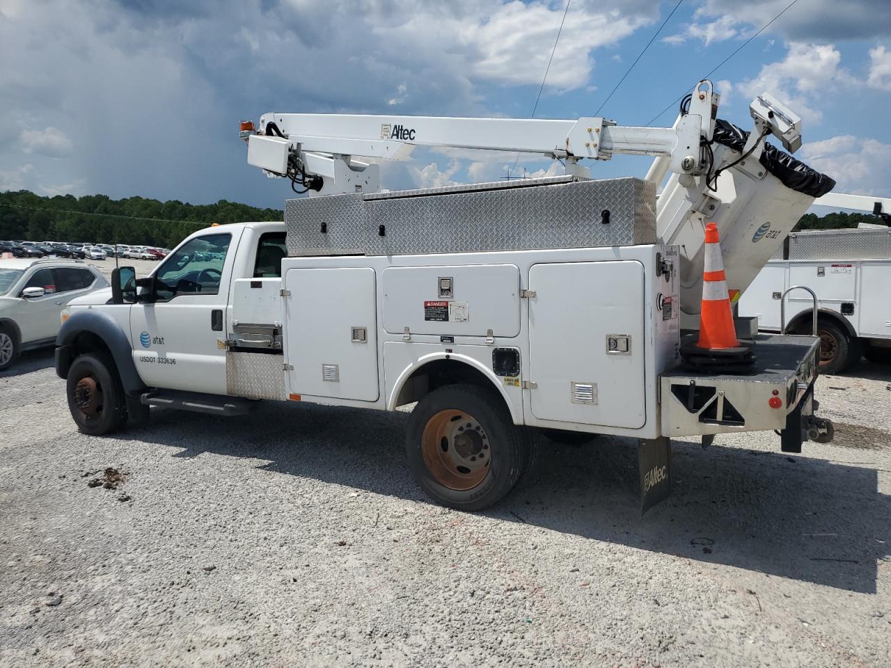 2015 Ford F450 Super Duty white null gas 1FDUF4GY3FEC93399 photo #3