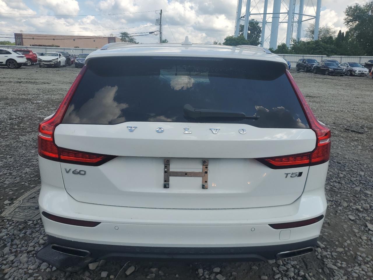 2020 Volvo V60 Cross Country T5 Momentum VIN: YV4102WKXL1040008 Lot: 64828355