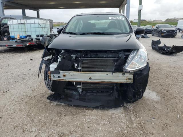  NISSAN VERSA 2018 Czarny