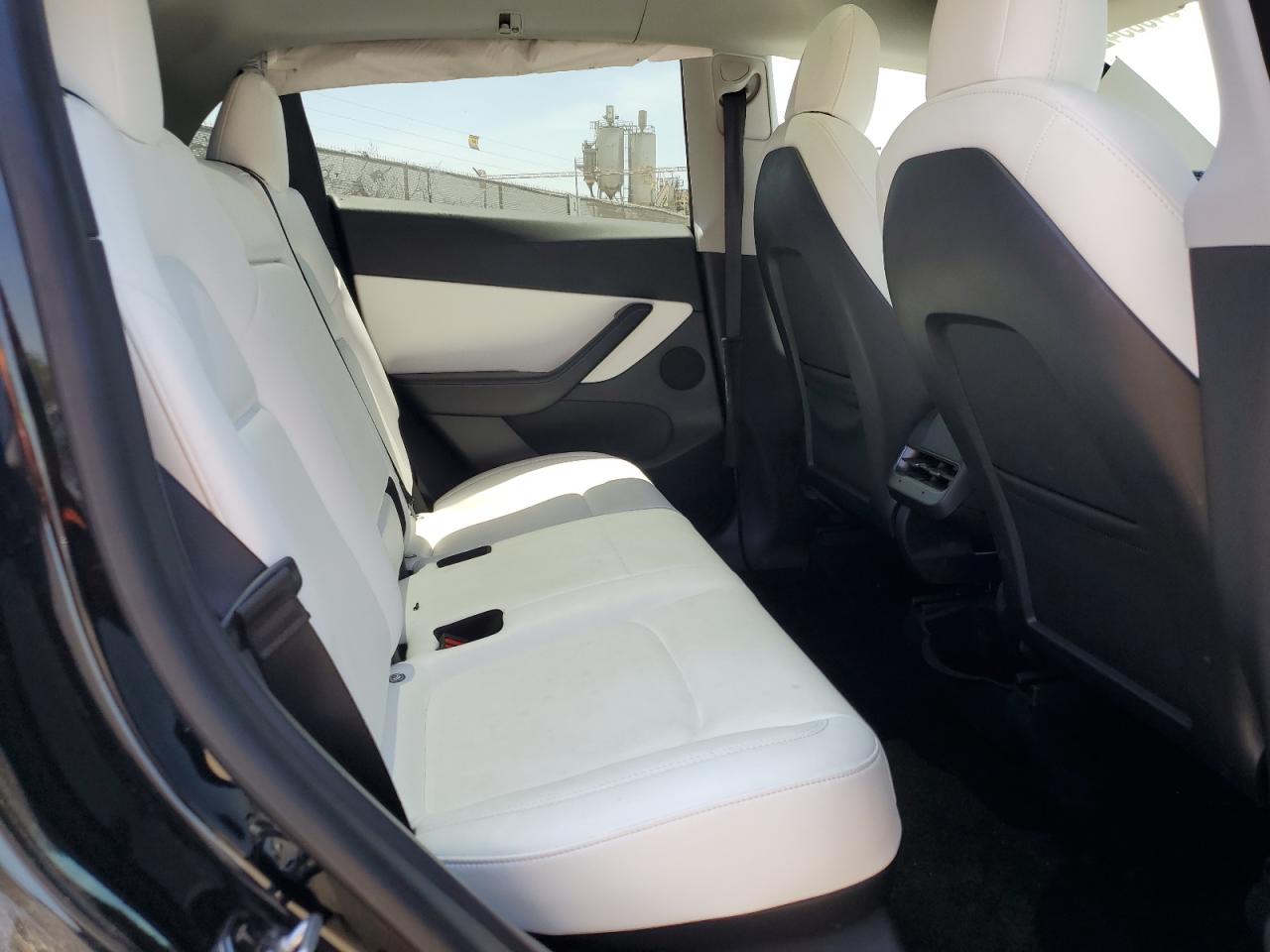 2022 Tesla Model Y VIN: 7SAYGDEE0NF350332 Lot: 64383425