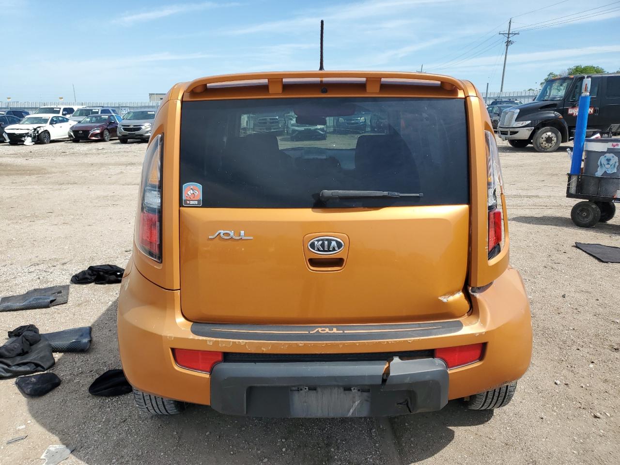 2011 Kia Soul + VIN: KNDJT2A21B7271697 Lot: 64107915