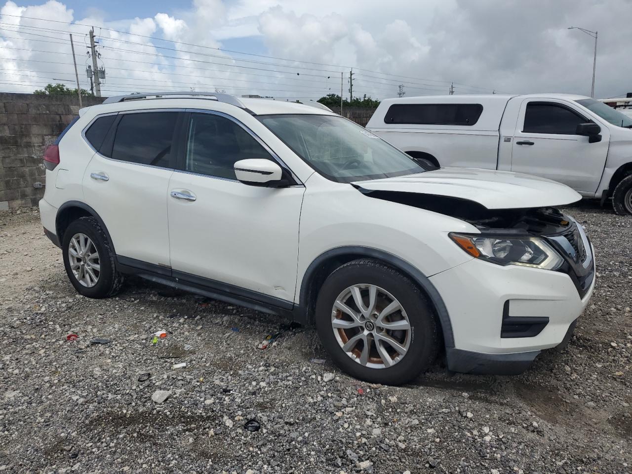 KNMAT2MT8JP583633 NISSAN ROGUE 2018
