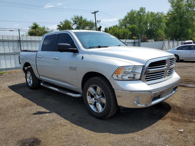 Pickups RAM 1500 2016 Srebrny