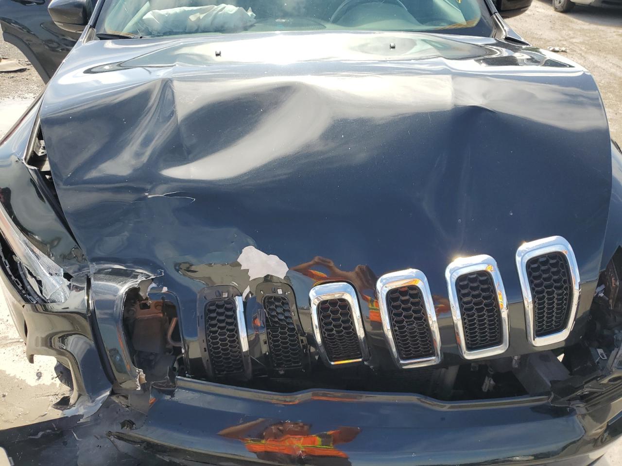 2016 Jeep Cherokee Latitude VIN: 1C4PJMCB1GW187708 Lot: 62515865