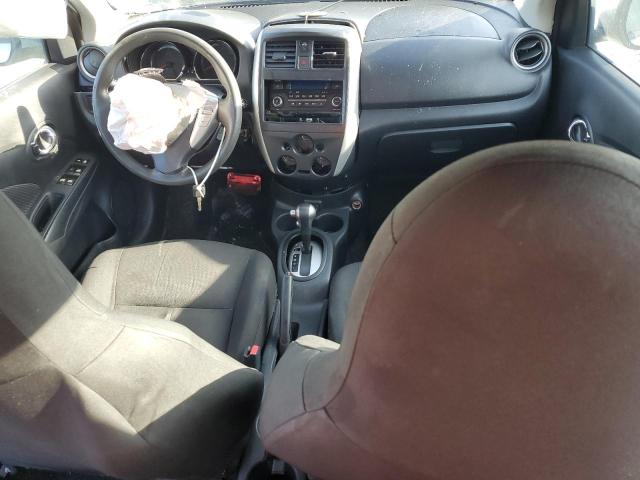  NISSAN VERSA 2018 Srebrny