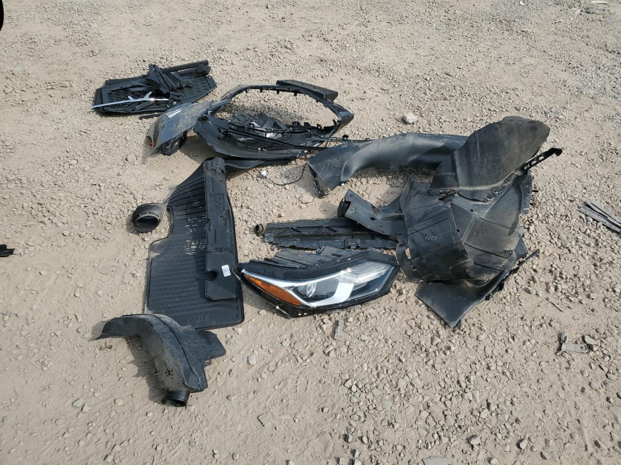 3GNAXUEV3LS670755 CHEVROLET EQUINOX 2020