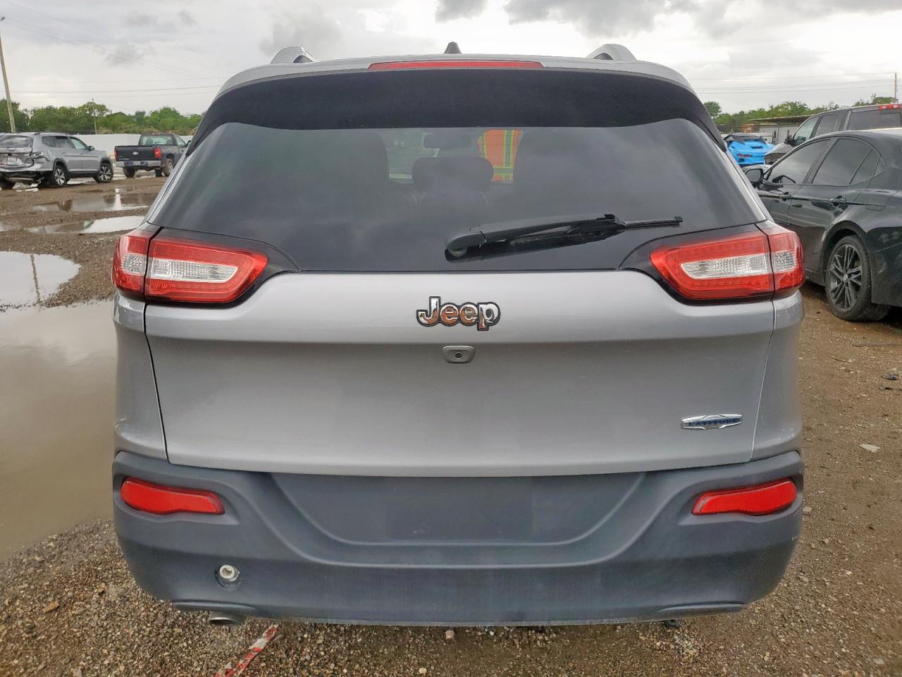2018 Jeep Cherokee Latitude Plus VIN: 1C4PJLLB3JD552905 Lot: 64096015