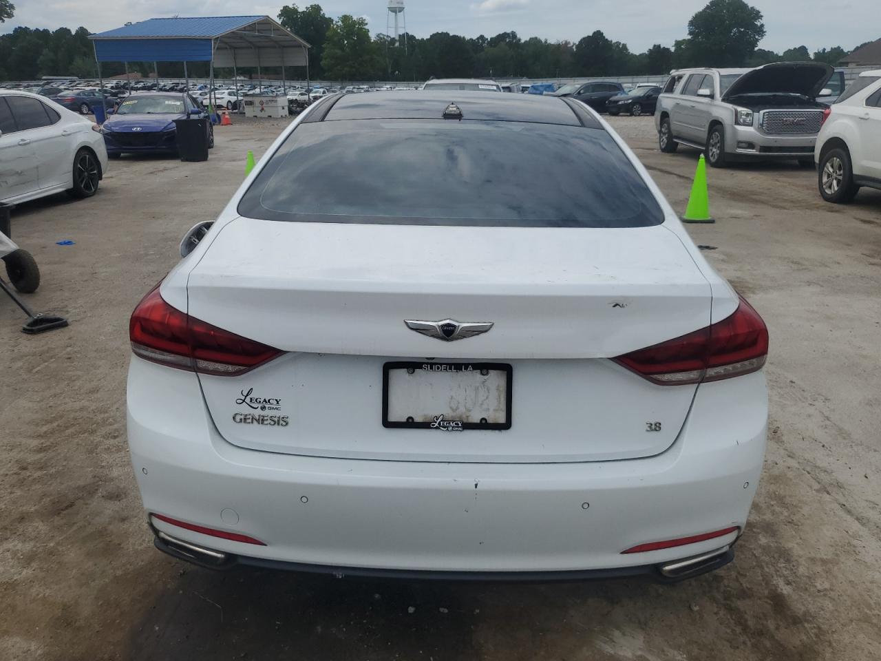 2015 Hyundai Genesis 3.8L VIN: KMHGN4JE0FU071097 Lot: 62811325
