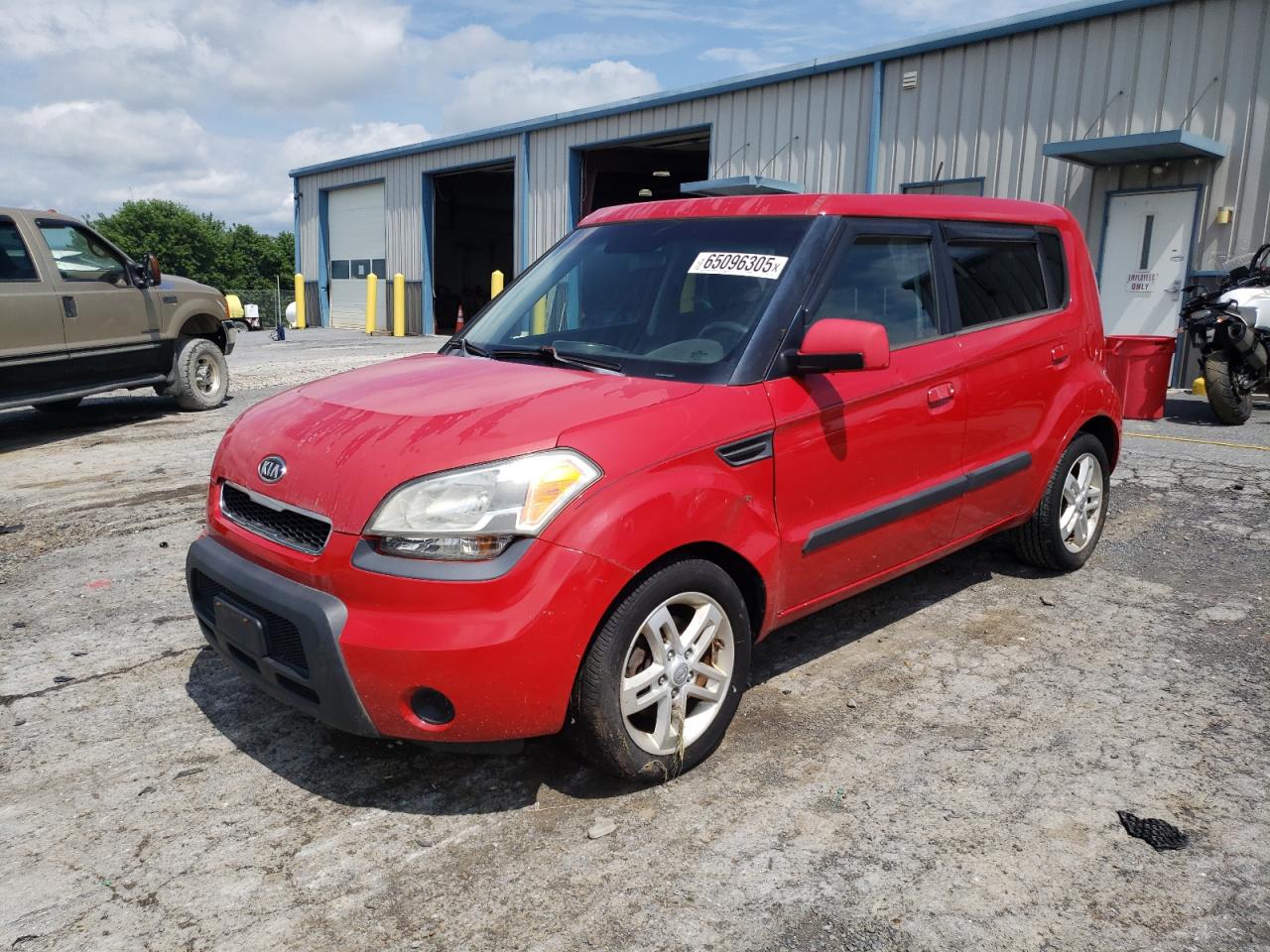 2010 Kia Soul + VIN: KNDJT2A25A7117394 Lot: 65096305