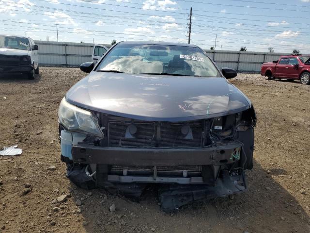 Sedans TOYOTA CAMRY 2014 Srebrny