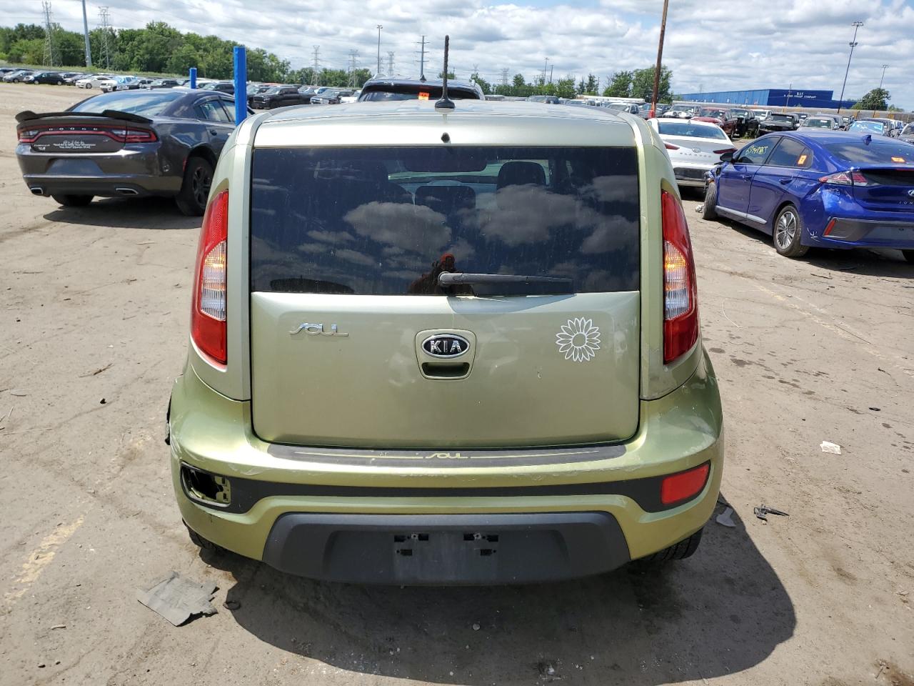 2012 Kia Soul + VIN: KNDJT2A64C7401752 Lot: 65522025
