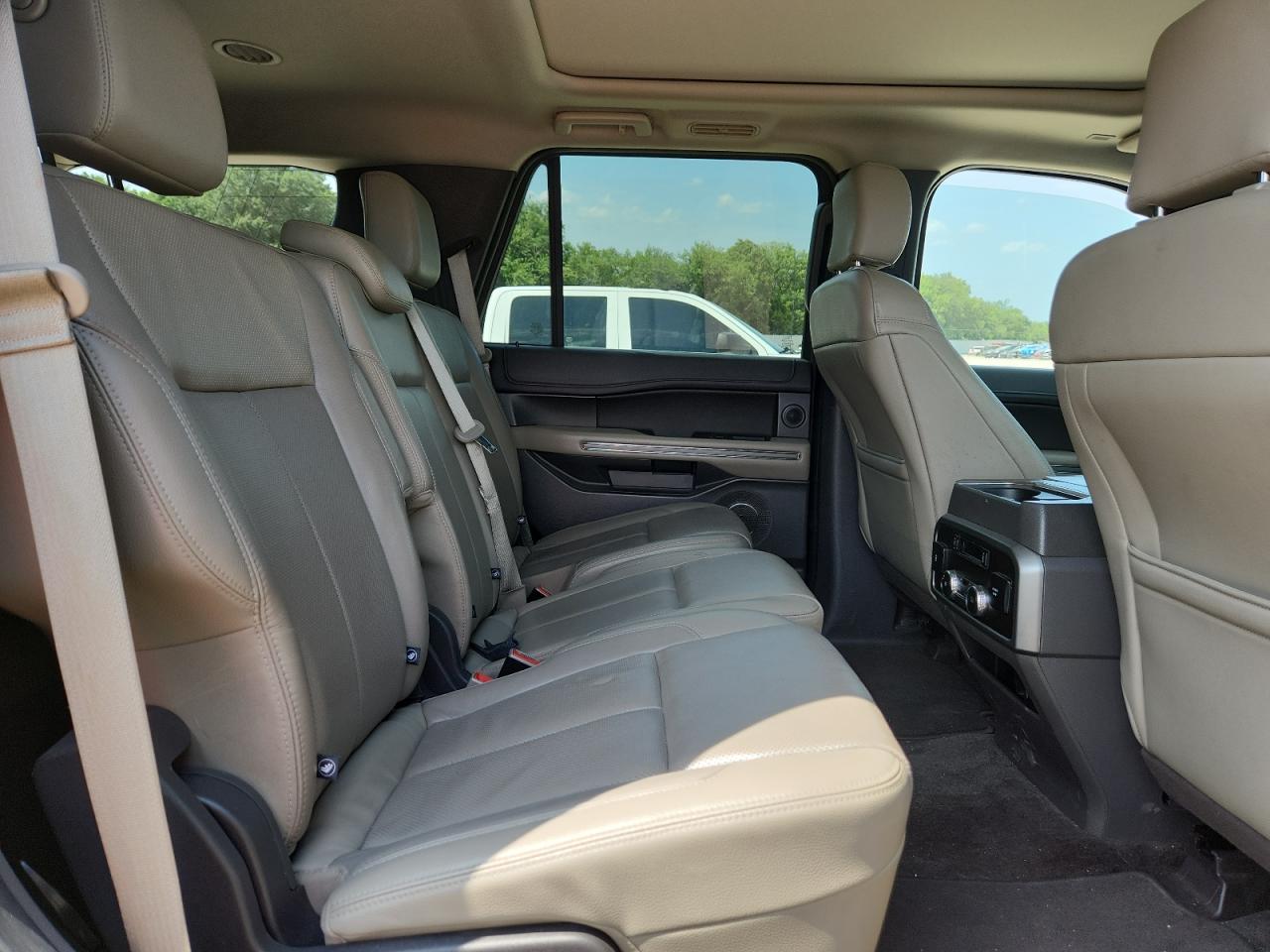 2018 Ford Expedition Xlt VIN: 1FMJU1JT0JEA23799 Lot: 64293415