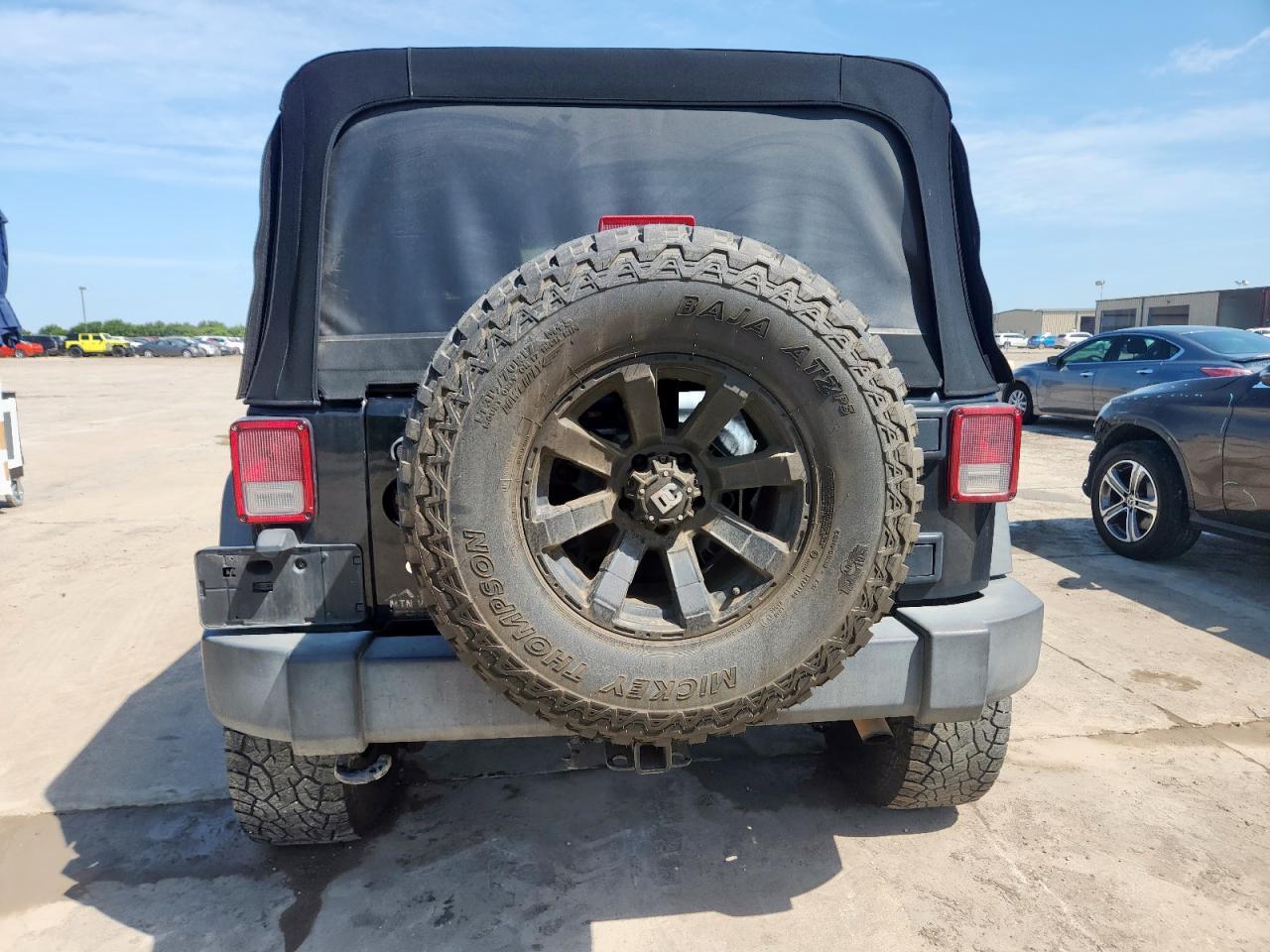 2016 Jeep Wrangler Unlimited Sport VIN: 1C4BJWDG2GL115627 Lot: 64671025