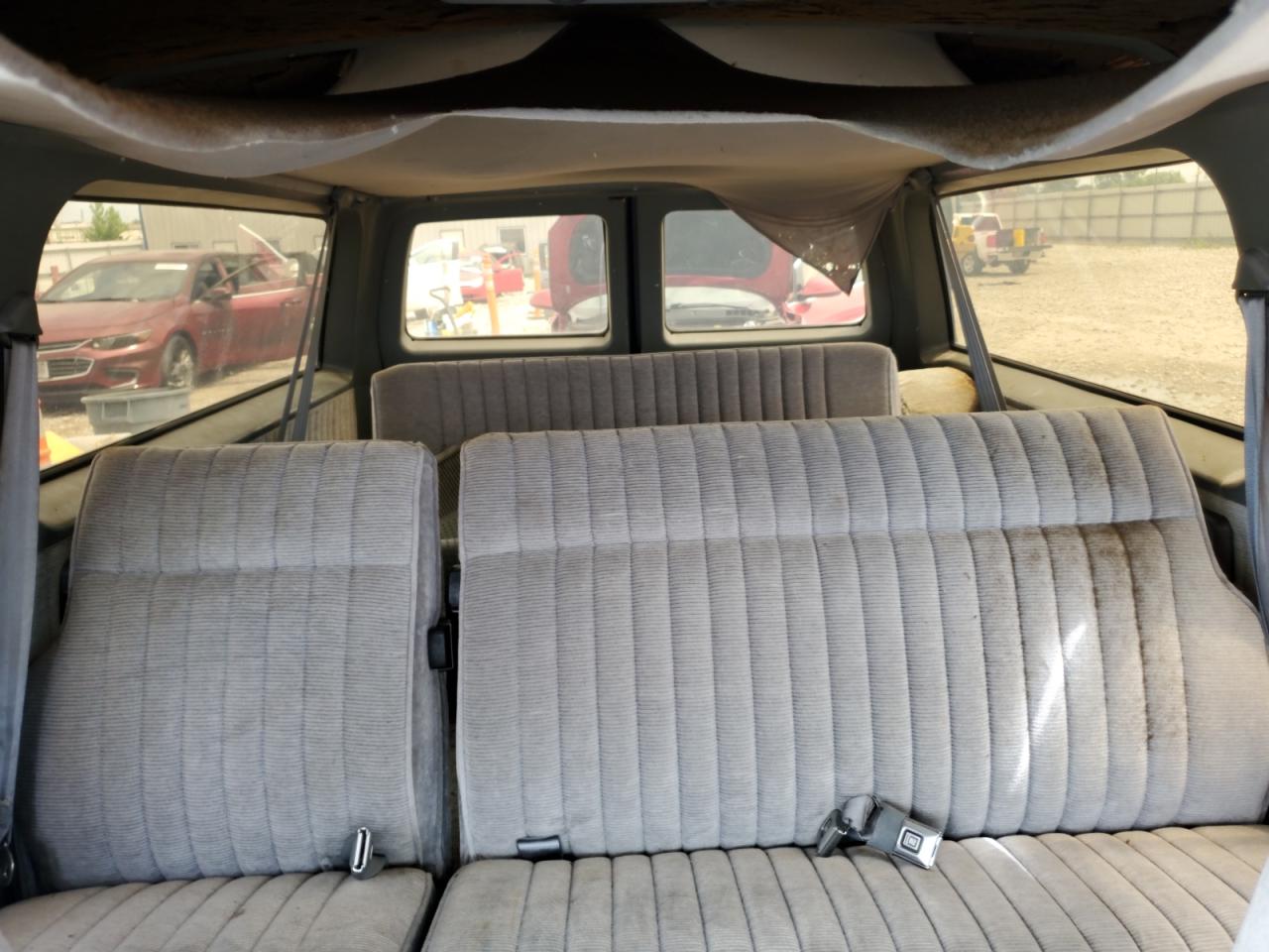 1989 GMC Suburban V15 Conventional VIN: 1GKEV16K7KF522490 Lot: 63555475