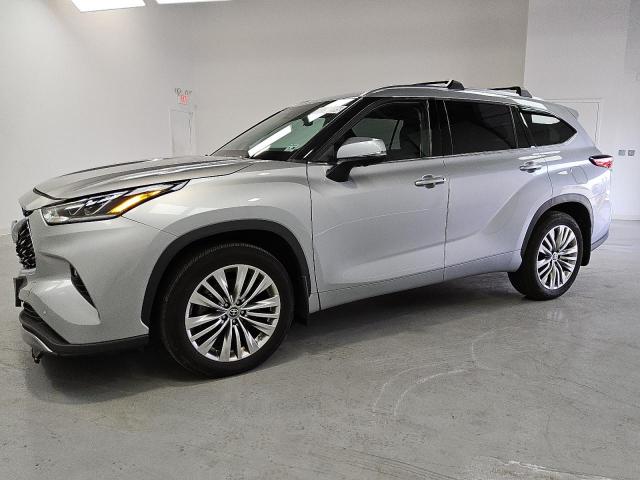  TOYOTA HIGHLANDER 2023 Серебристый