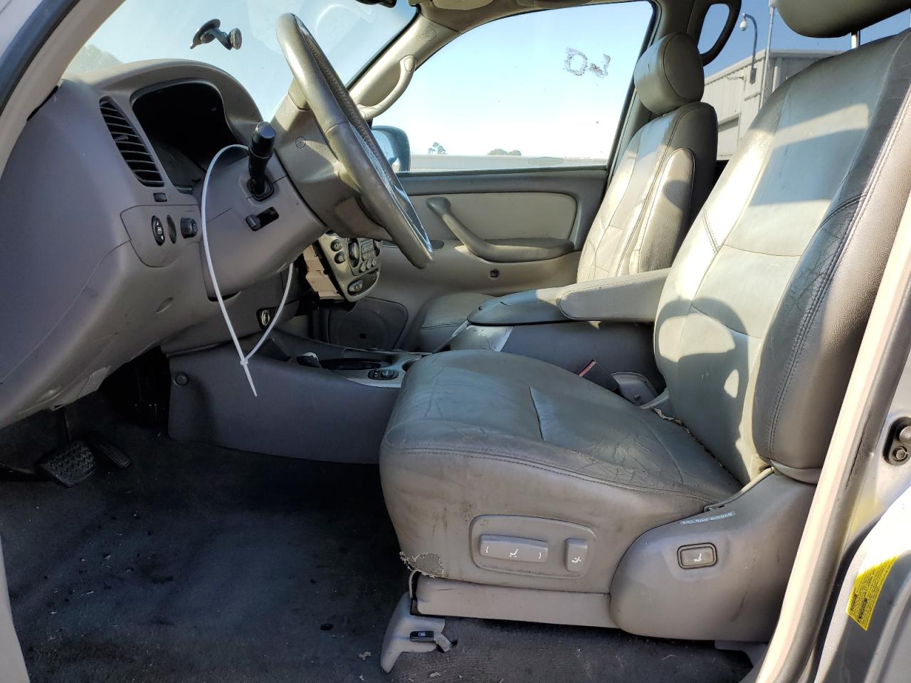 2002 Toyota Sequoia Limited VIN: 5TDBT48A12S067145 Lot: 62961375