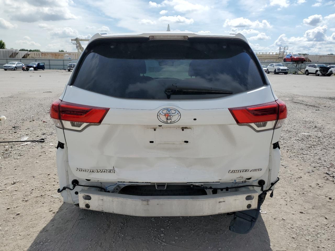 2018 Toyota Highlander Limited VIN: 5TDDZRFH8JS857206 Lot: 63619035