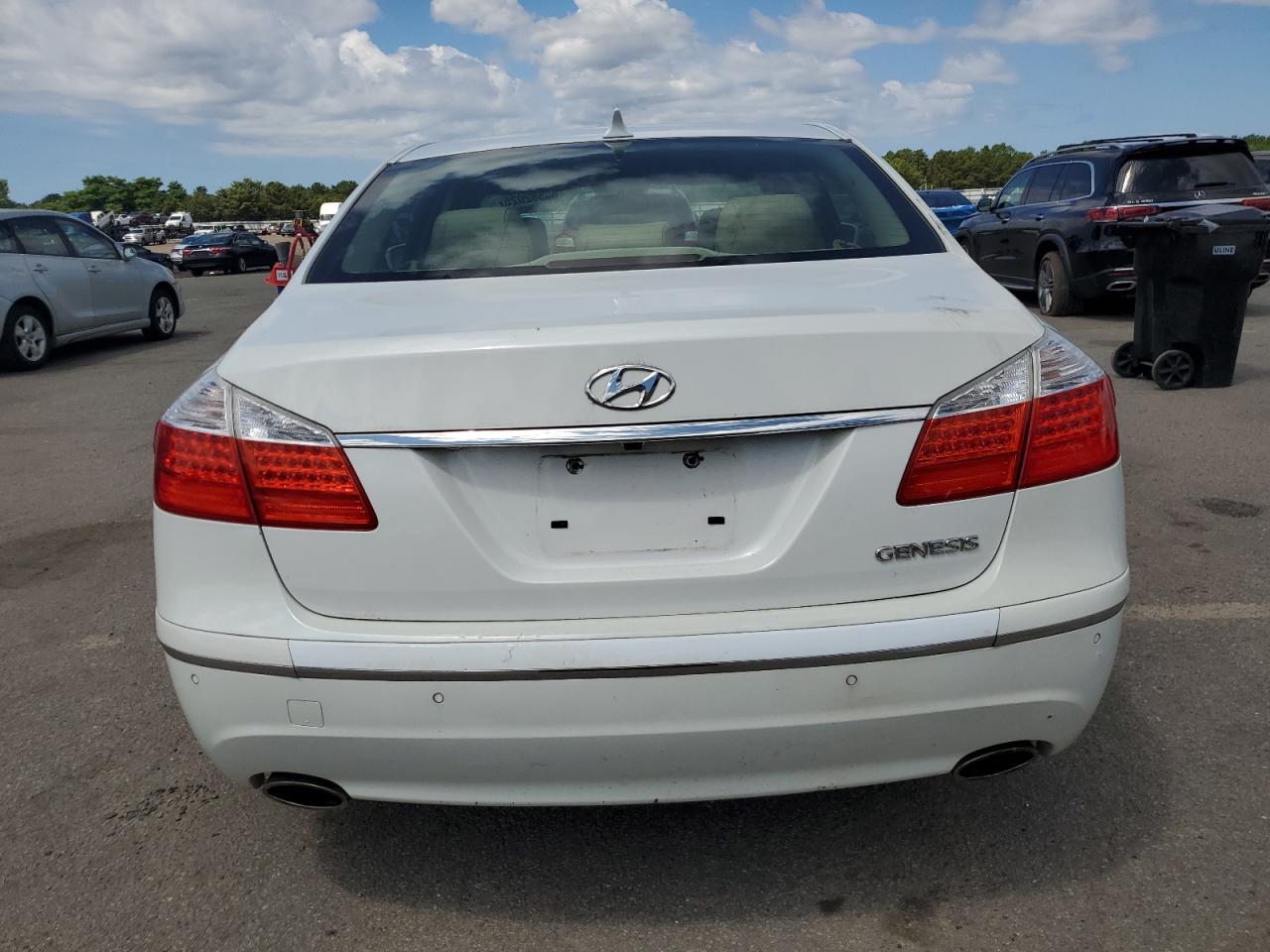 2011 Hyundai Genesis 3.8L VIN: KMHGC4DE3BU141462 Lot: 65582025