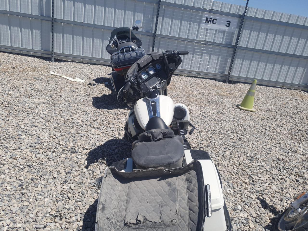 2015 Harley-Davidson Flhxs Street Glide Special VIN: 1HD1KRM1XFB633719 Lot: 63625045