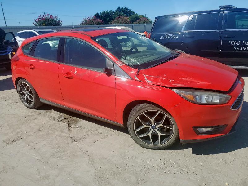  FORD FOCUS 2017 Красный