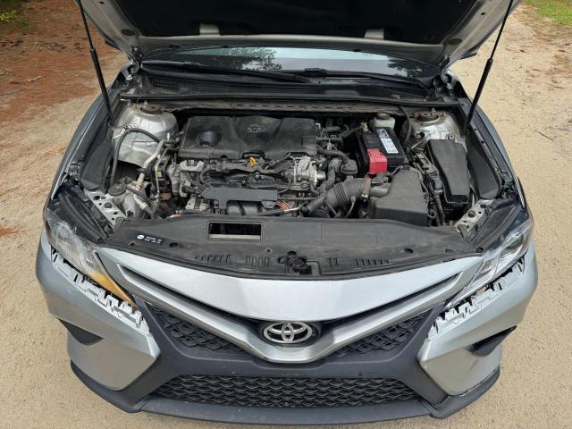  TOYOTA CAMRY 2018 Srebrny