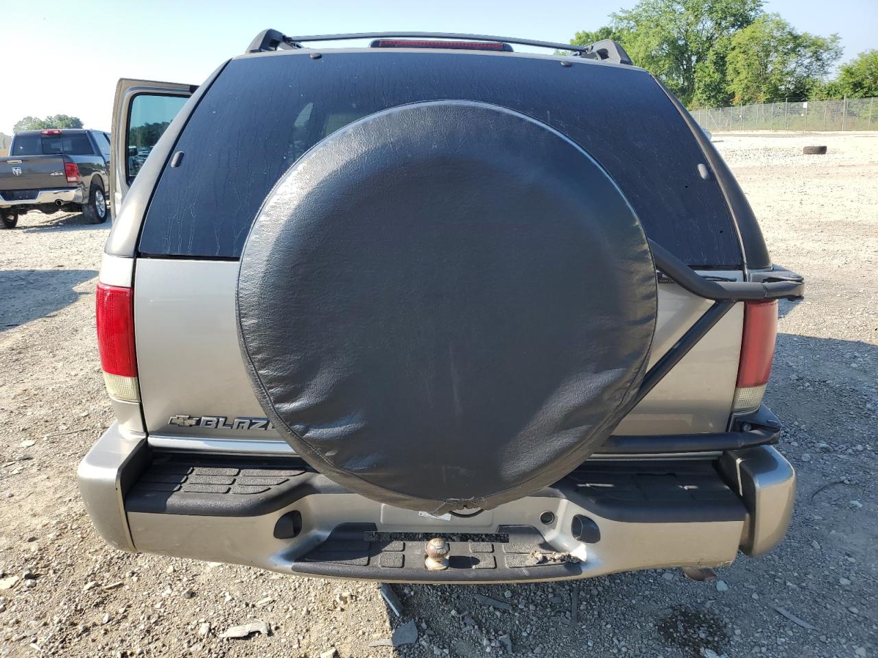 2002 Chevrolet Blazer VIN: 1GNCT18W52K216377 Lot: 64076315