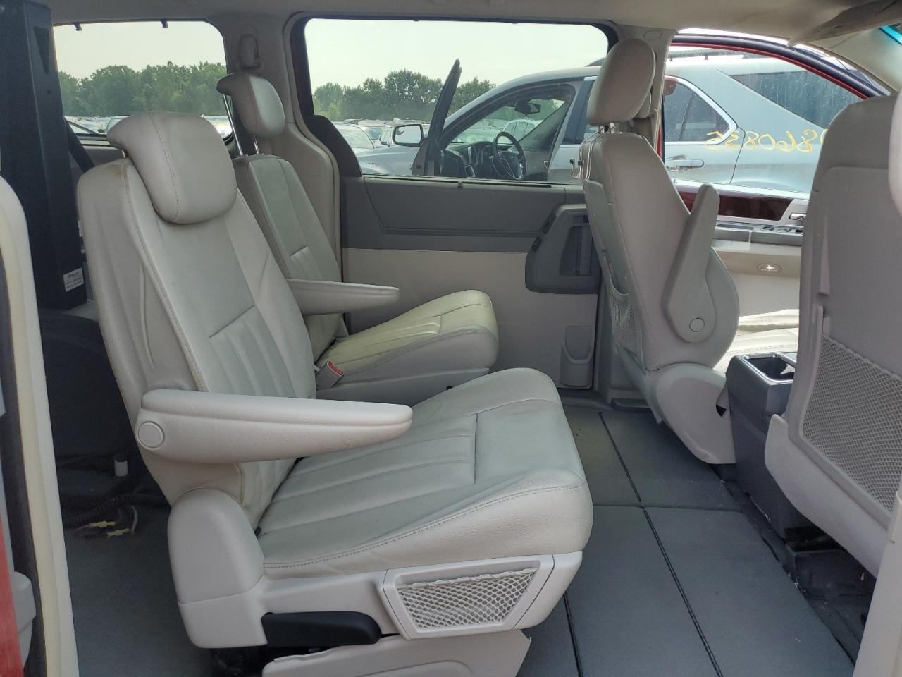 2010 Chrysler Town & Country Touring VIN: 2A4RR5DX2AR136603 Lot: 62860835