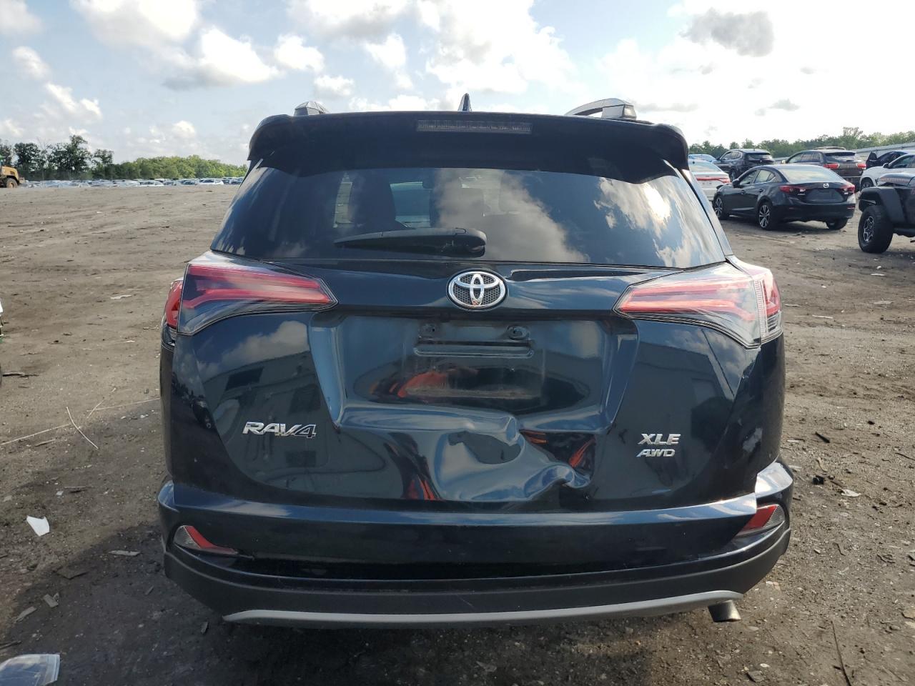 2017 Toyota Rav4 Xle VIN: 2T3RFREV6HW664406 Lot: 64172775