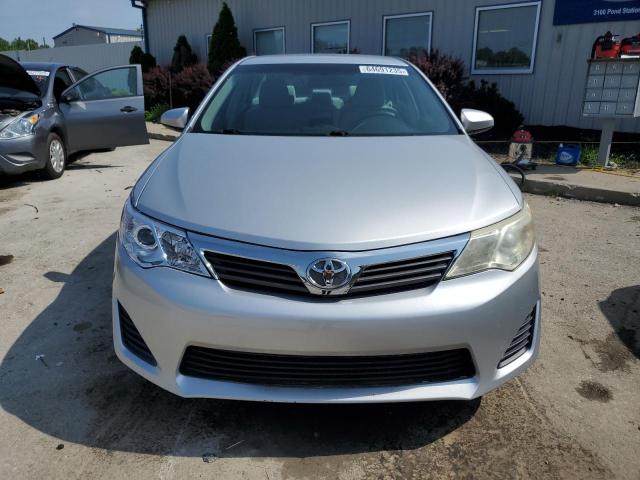 Sedans TOYOTA CAMRY 2012 Srebrny