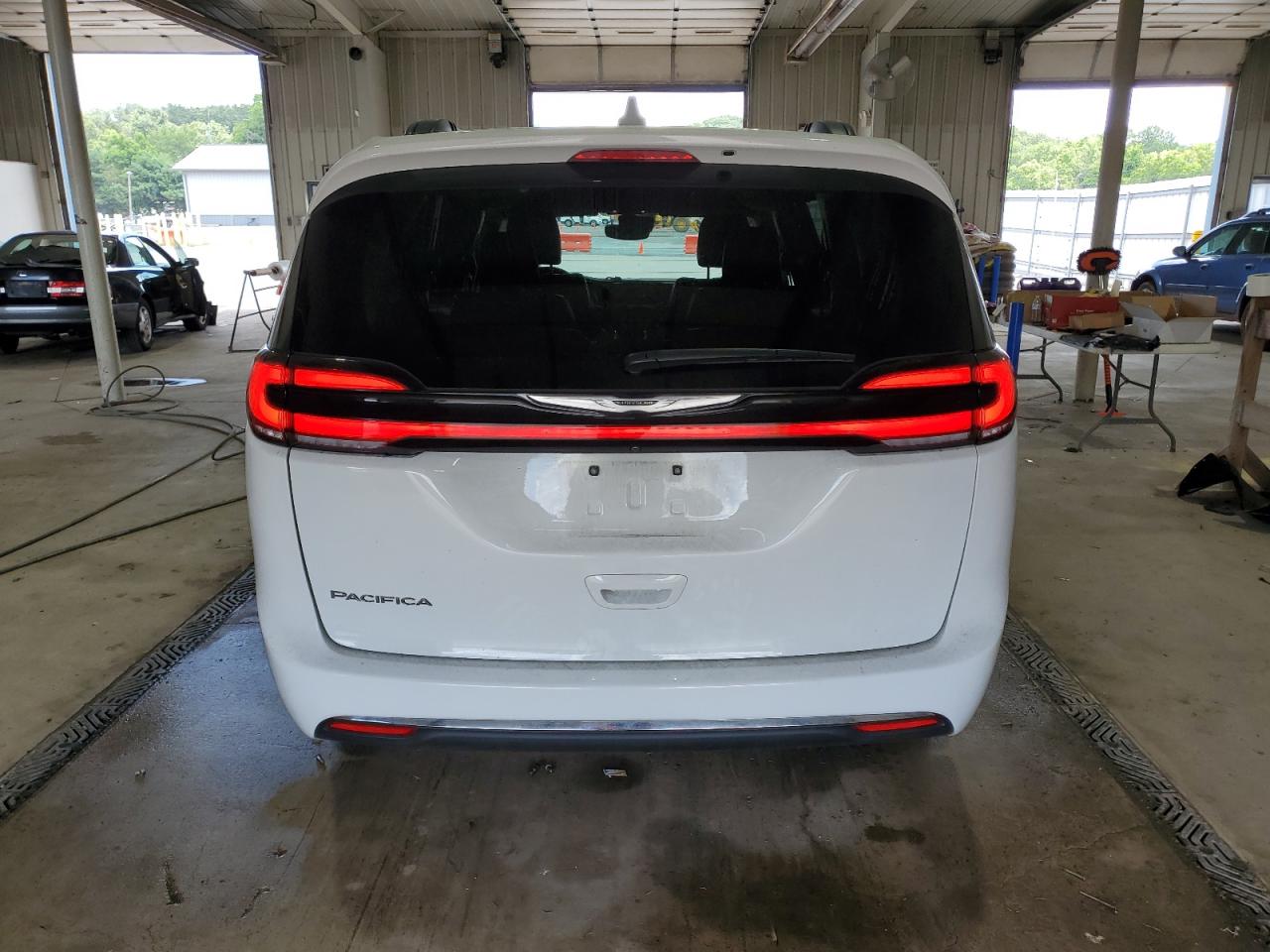 2022 Chrysler Pacifica Touring L VIN: 2C4RC1BG4NR215134 Lot: 64838405