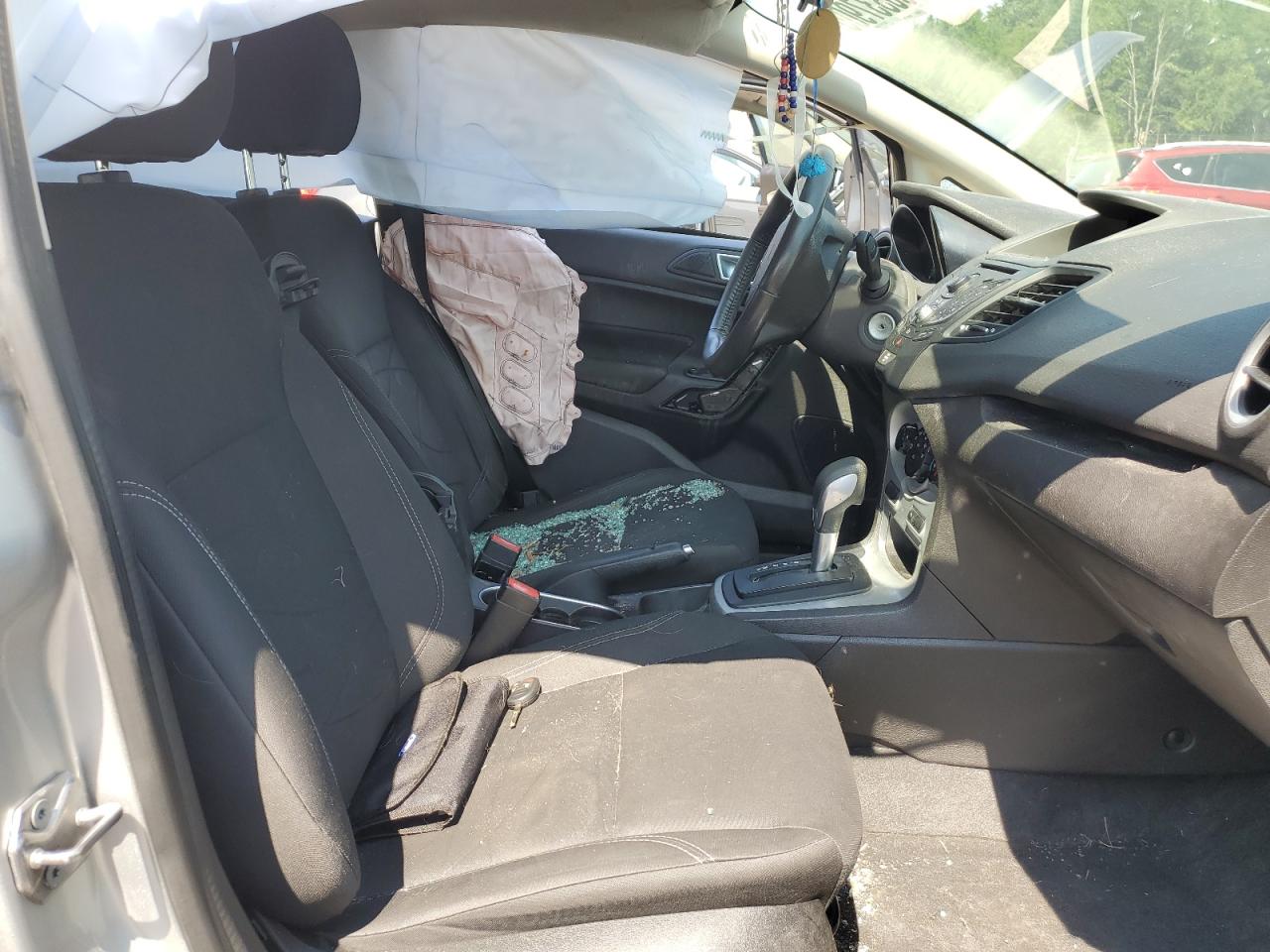 3FADP4BJ2FM122641 2015 Ford Fiesta Se