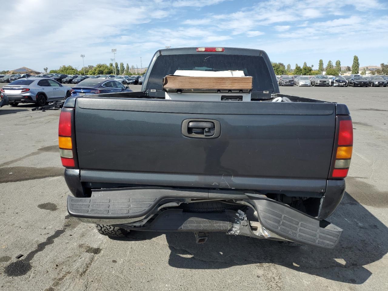 2004 GMC Sierra K2500 Heavy Duty VIN: 1GTHK23U94F251061 Lot: 63641505