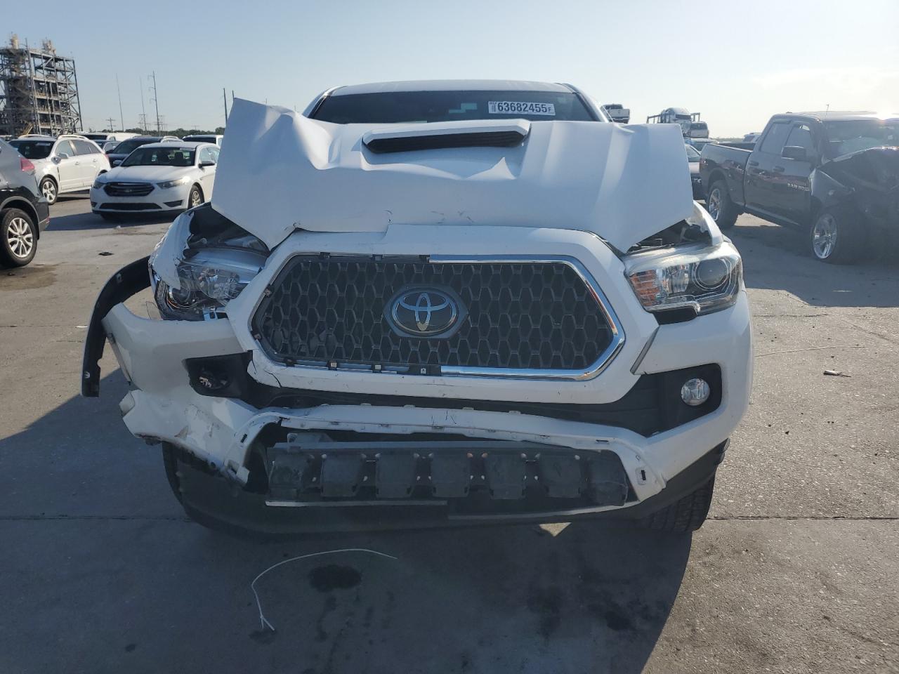 3TMAZ5CN1JM074296 TOYOTA TACOMA 2018