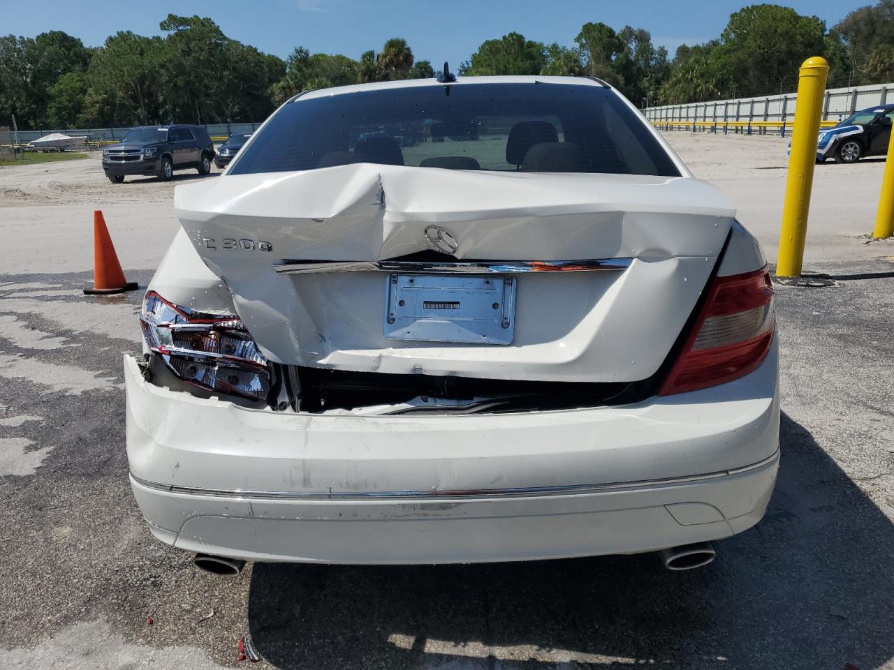 2010 Mercedes-Benz C 300 VIN: WDDGF5EB2AR105498 Lot: 65011595