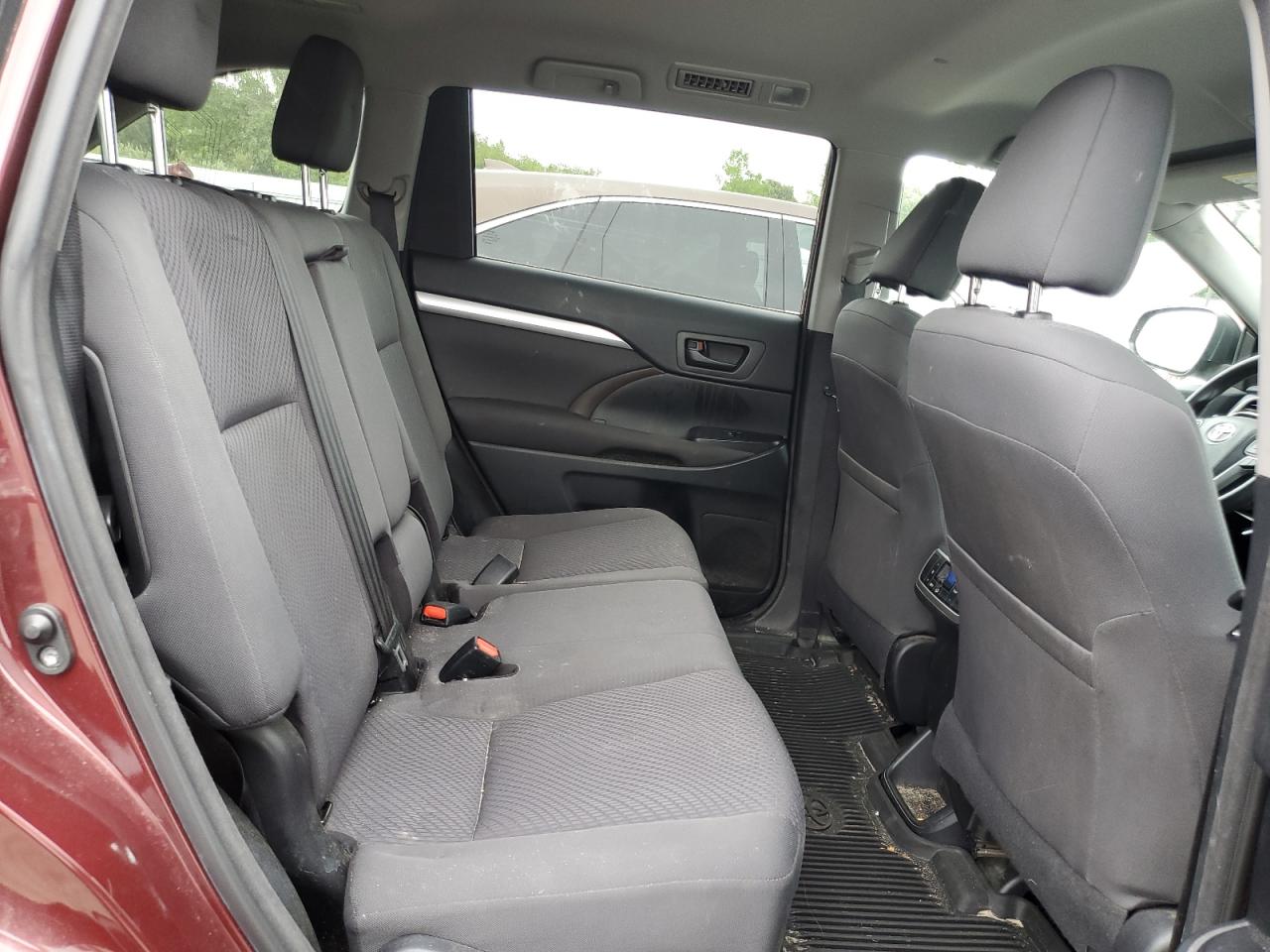 2018 Toyota Highlander Le VIN: 5TDBZRFH3JS800550 Lot: 63681605