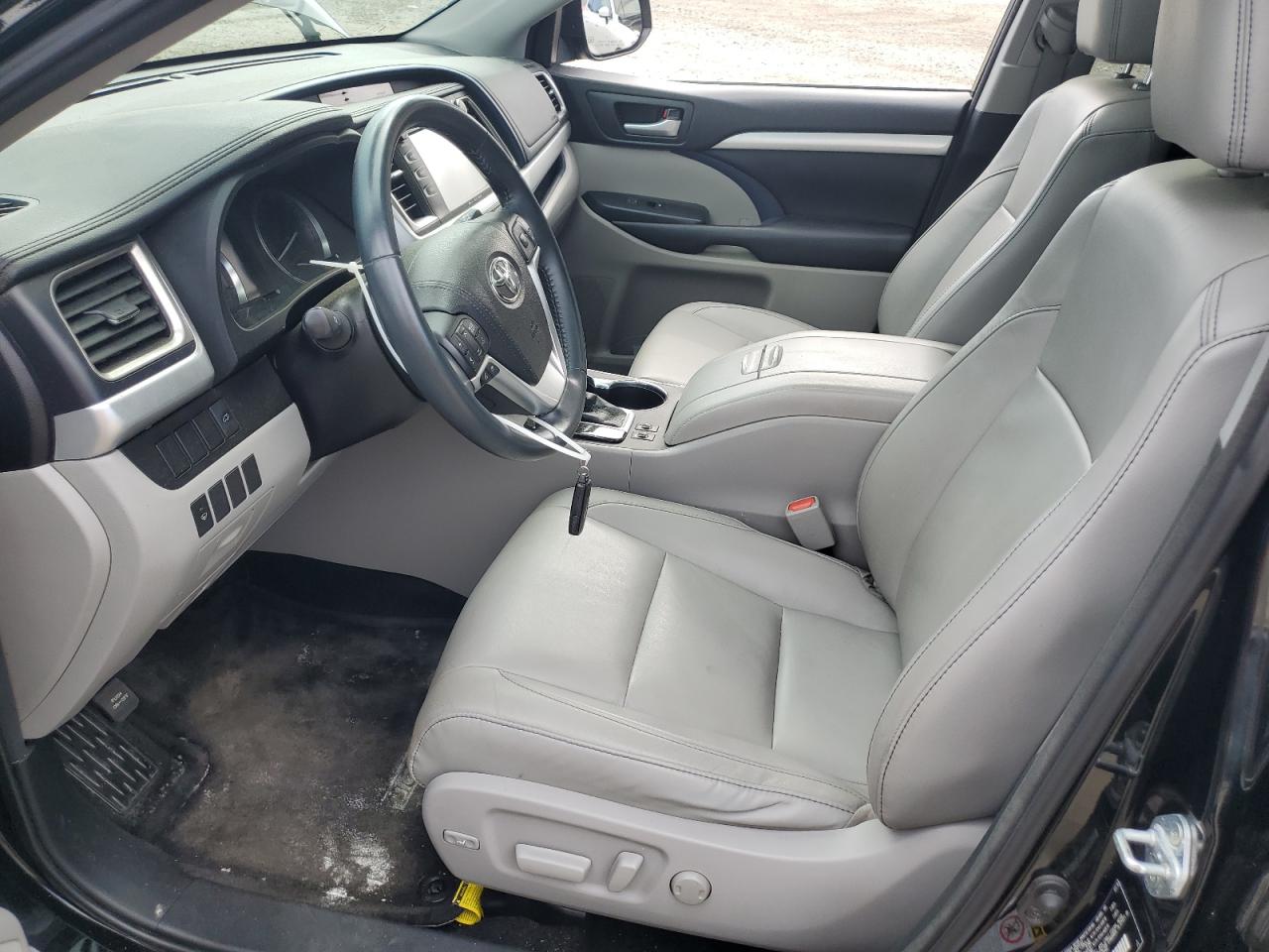 2016 Toyota Highlander Xle VIN: 5TDJKRFH0GS311810 Lot: 65597155