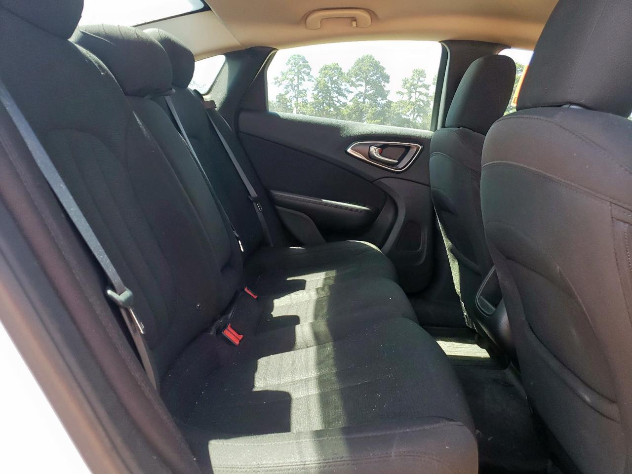 2016 Chrysler 200 Limited VIN: 1C3CCCAB7GN151229 Lot: 66117355