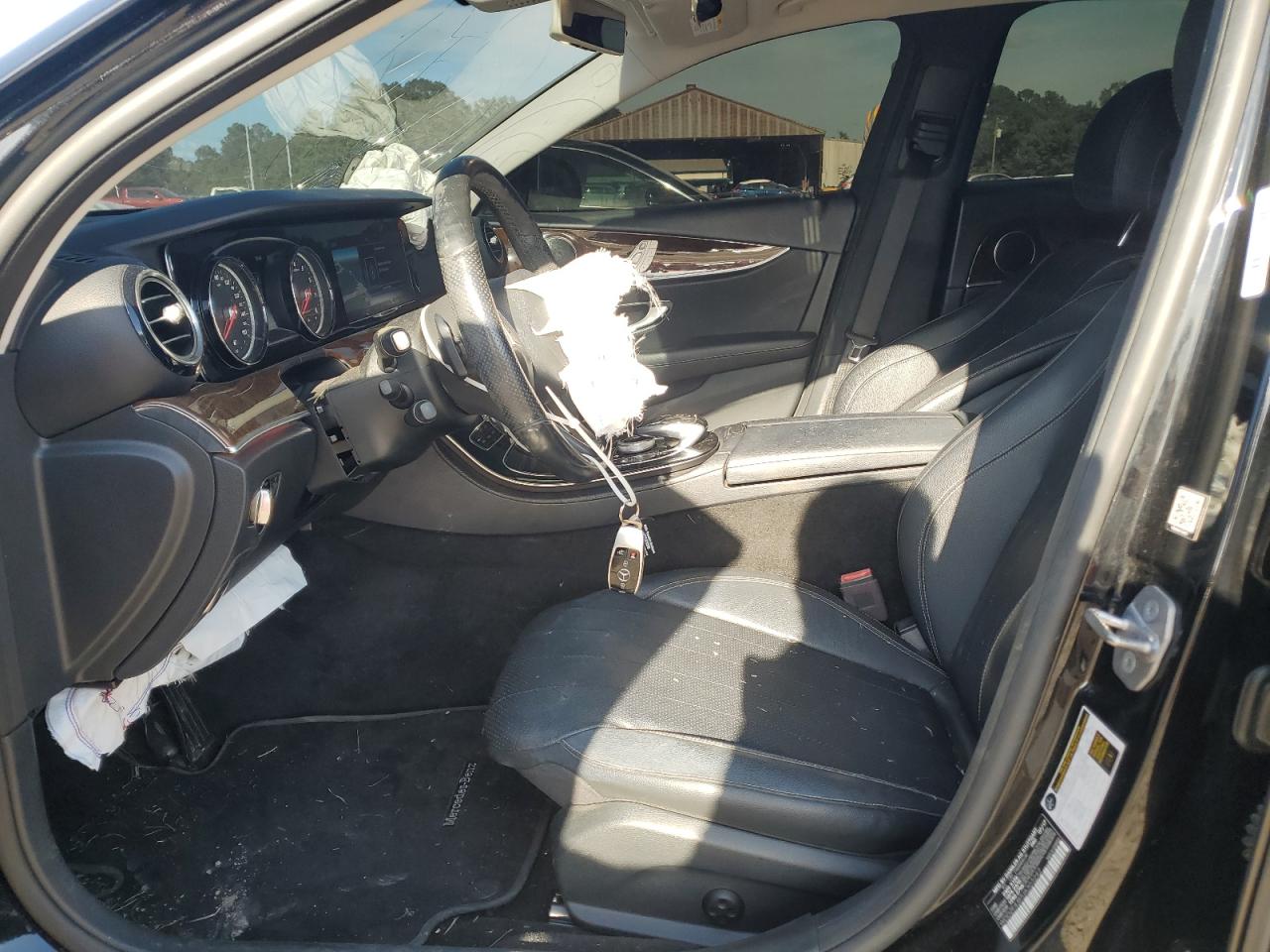 2018 Mercedes-Benz E 300 VIN: WDDZF4JB5JA303242 Lot: 64736775