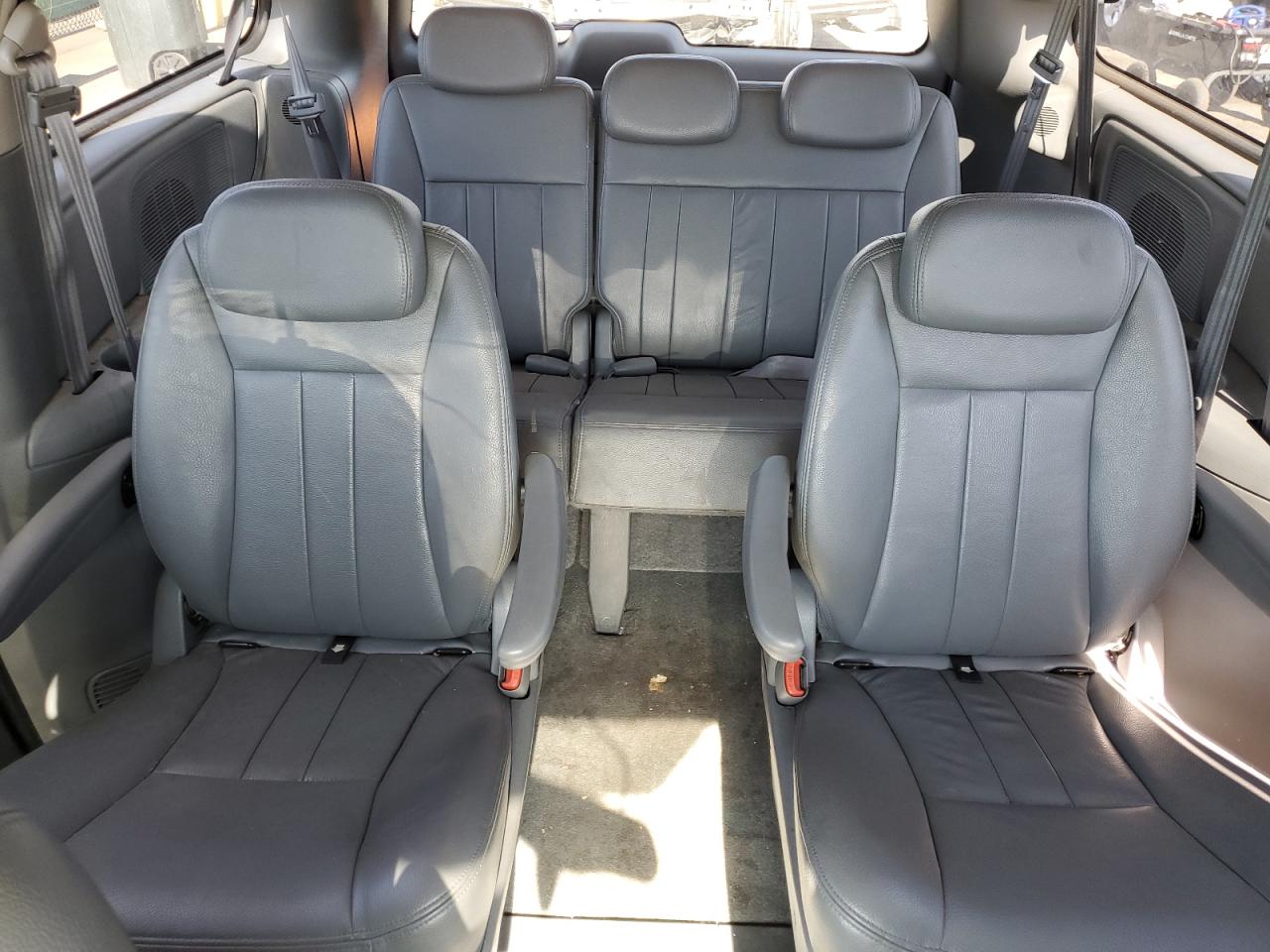 2005 Chrysler Town & Country Touring VIN: 2C4GP54L15R209174 Lot: 63710125