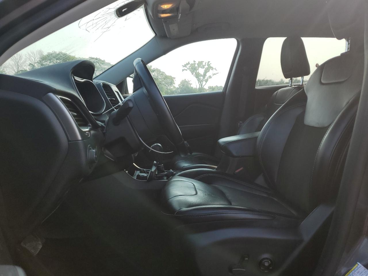 2019 Jeep Cherokee Latitude Plus VIN: 1C4PJMLB3KD127725 Lot: 63793095