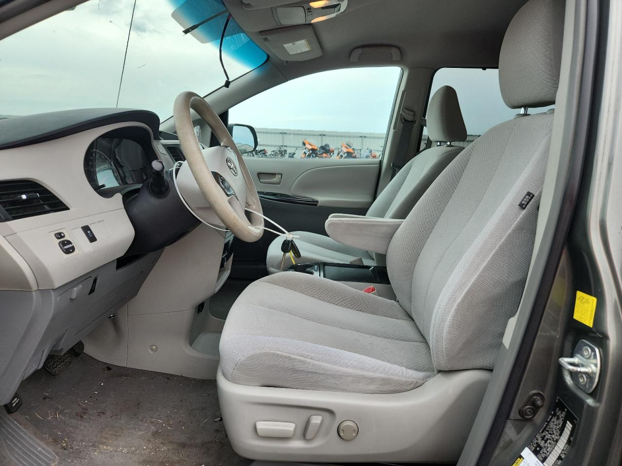 2011 Toyota Sienna Le VIN: 5TDKK3DC6BS085323 Lot: 65265505