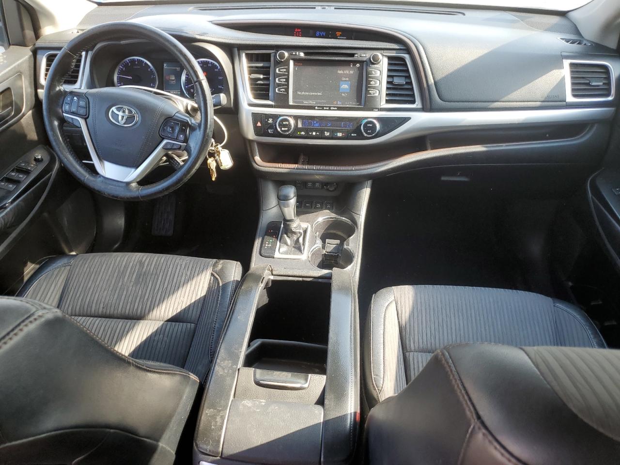 2018 Toyota Highlander Le VIN: 5TDBZRFH1JS889924 Lot: 64133855