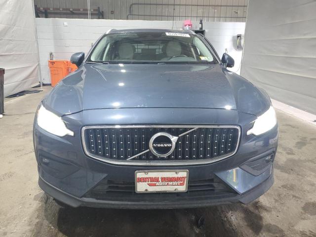  VOLVO V60 2022 Синий