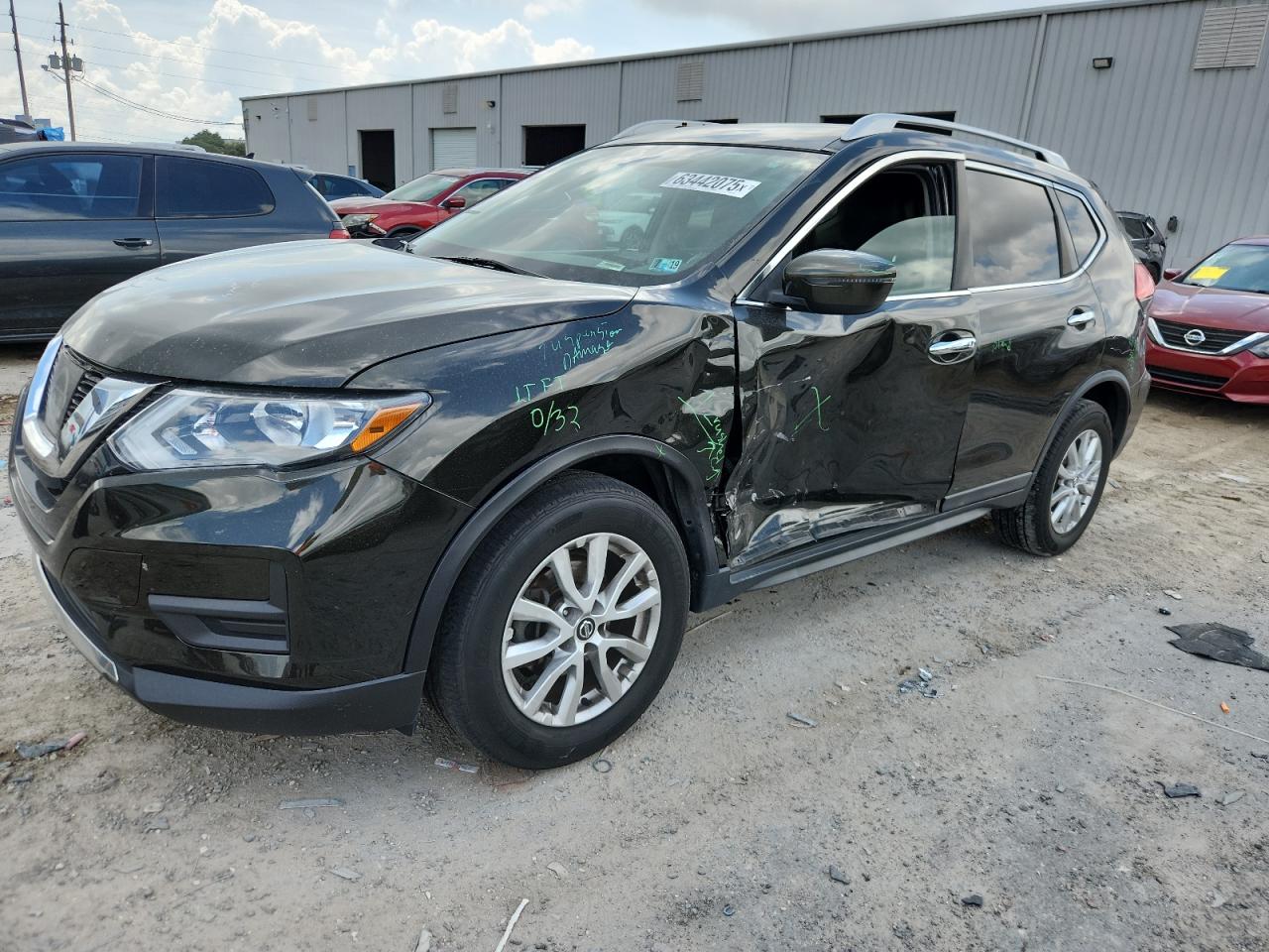 KNMAT2MV9HP589971 NISSAN ROGUE 2017