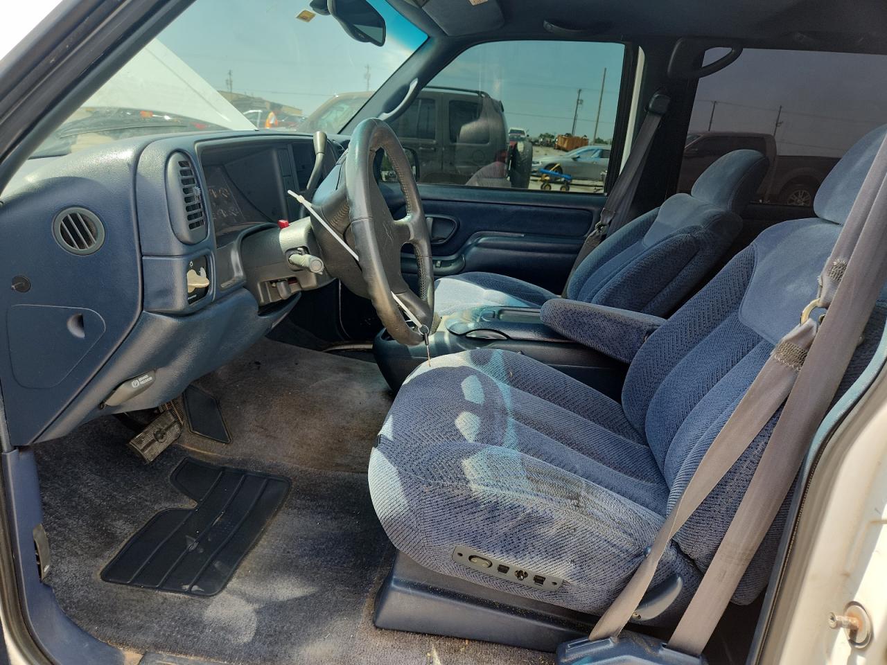 1997 Chevrolet Suburban C1500 VIN: 3GNEC16R0VG173651 Lot: 64105155
