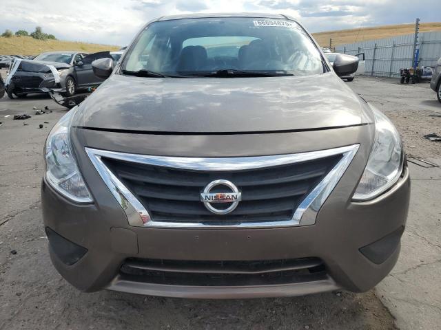 NISSAN VERSA 2015 Srebrny