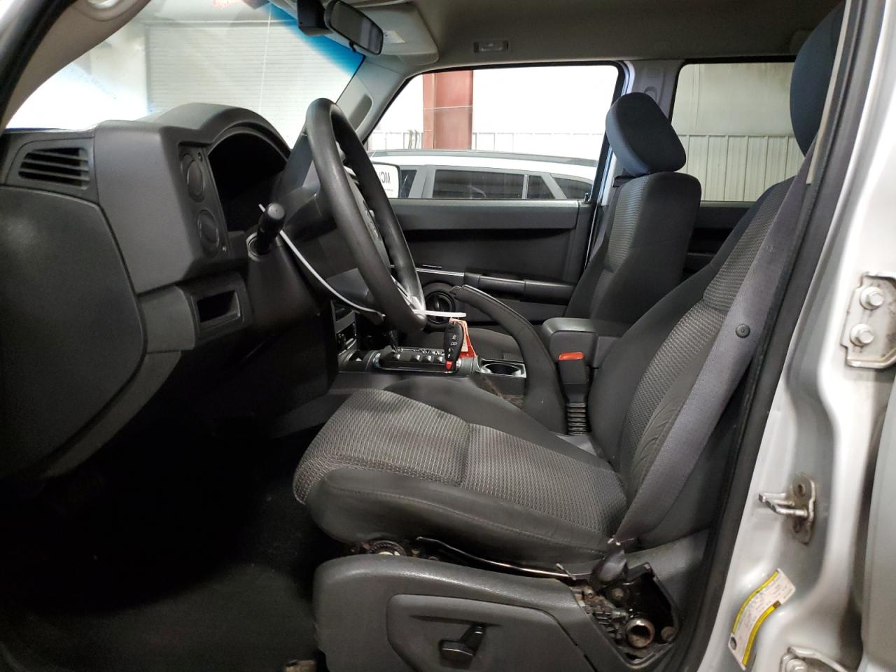 2008 Jeep Commander Sport VIN: 1J8HG48K88C127576 Lot: 63995225