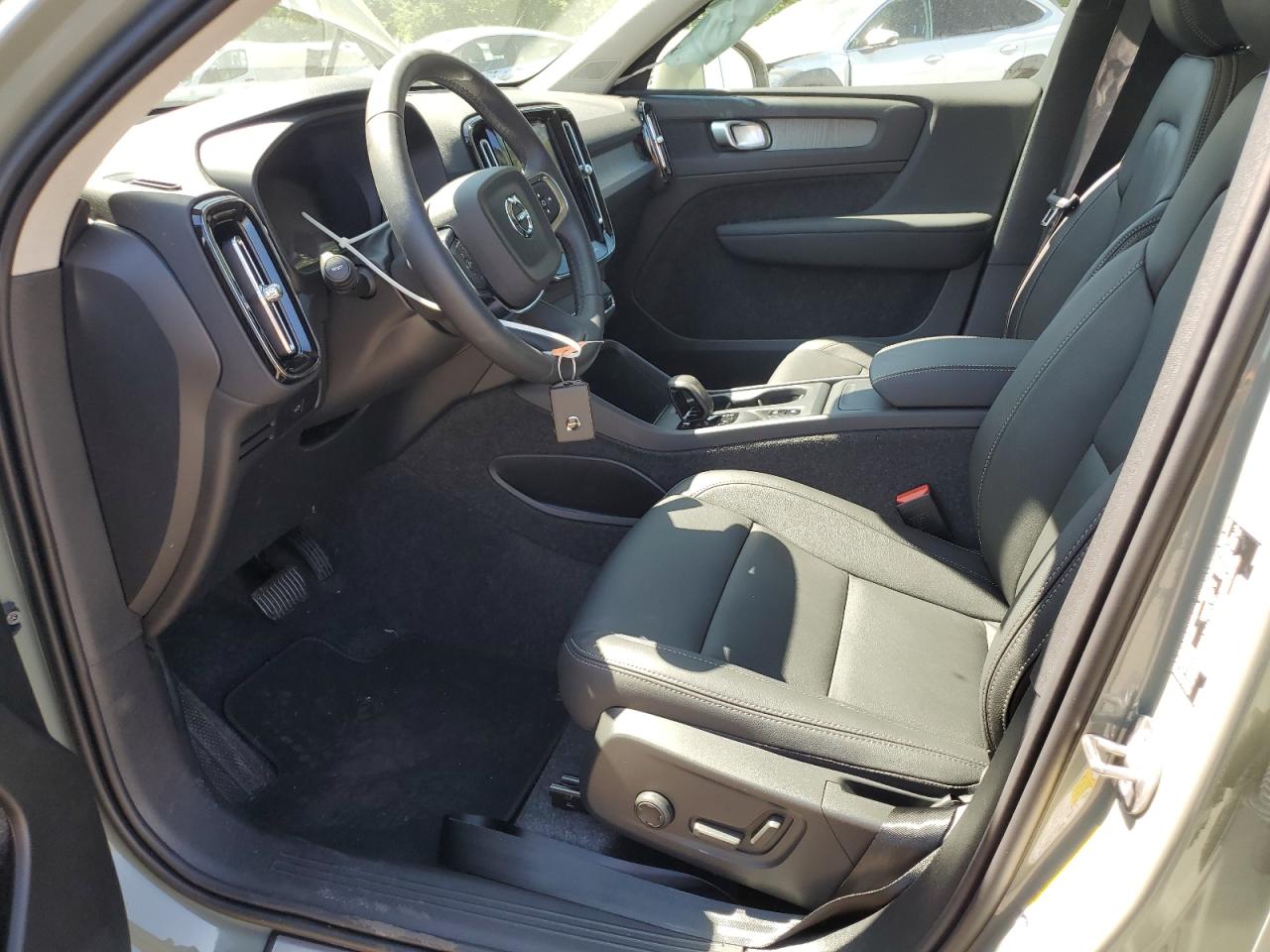 2025 Volvo Xc40 Core VIN: YV4L12UJ2S2599951 Lot: 63327195