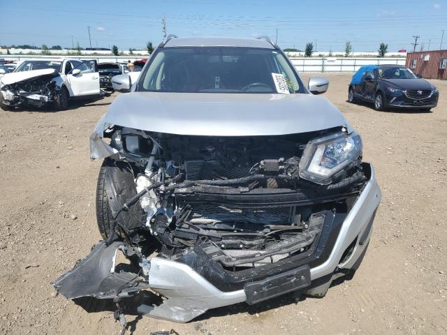  NISSAN ROGUE 2018 Srebrny