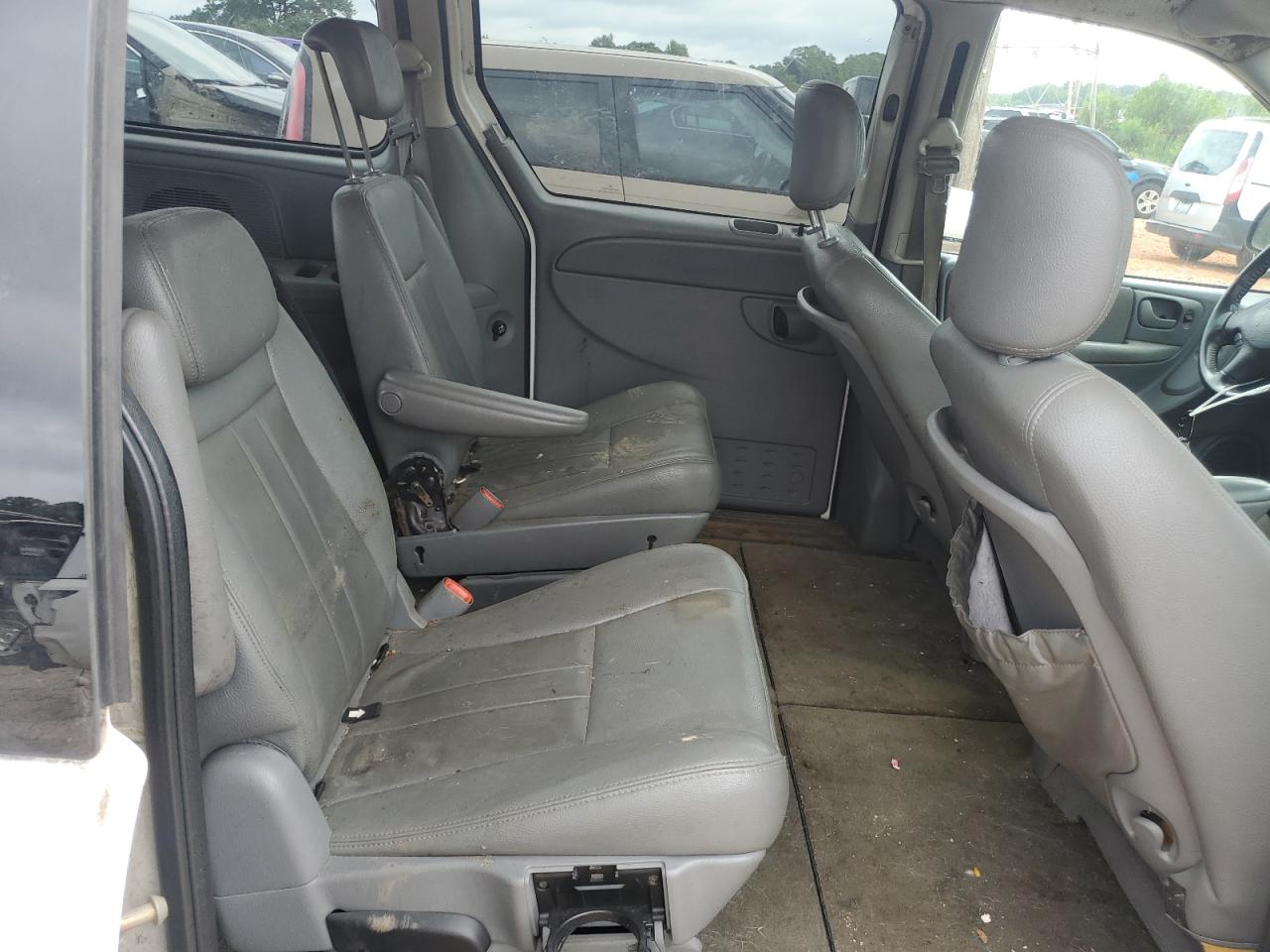 2005 Chrysler Town & Country Touring VIN: 2C4GP54L25R469163 Lot: 65192995